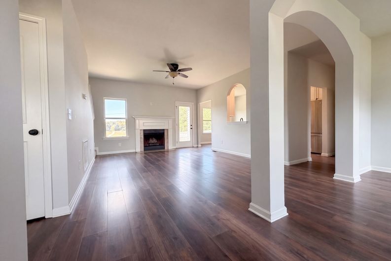 Photo 3 of 18 of 308 W Winterberry Trl, White House, TN
