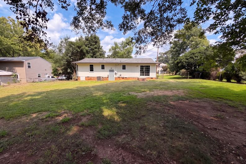Photo 5 of 29 of 404 W Yellow Wood Dr, Simpsonville, SC
