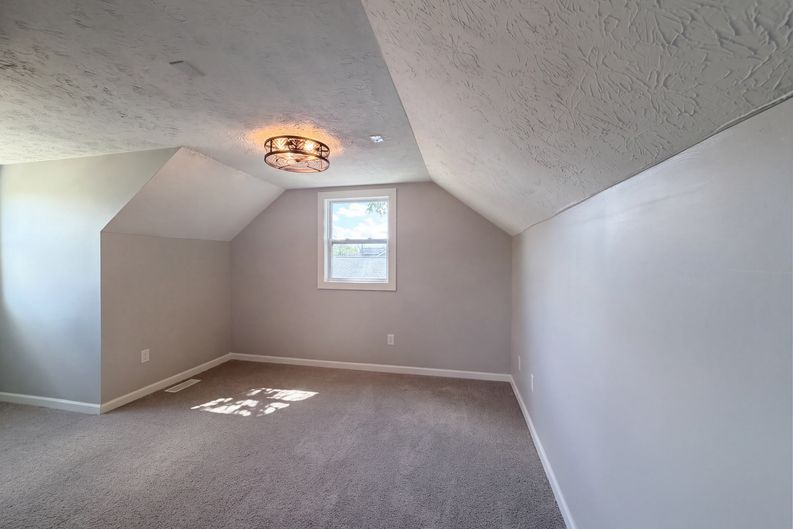 Photo 19 of 38 of 6363 Sandric Ln, Liberty Township, OH