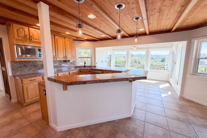 Photo 10 of 35 of 8384 Woodman Ln, Newcastle, CA