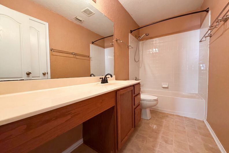 Photo 15 of 19 of 121 Springtree Fld, Cibolo, TX