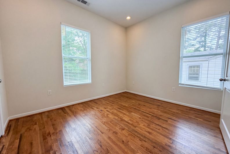 Photo 14 of 22 of 861 77th St S, Birmingham, AL