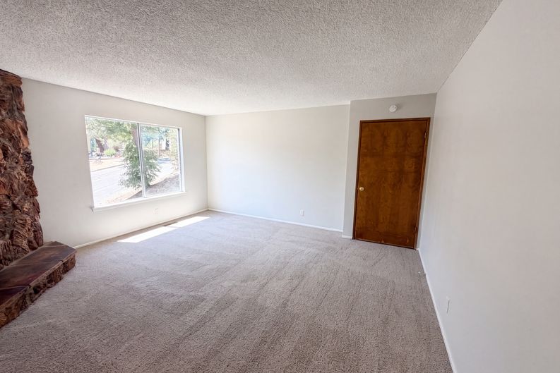 Photo 8 of 37 of 22360 Briarwood Ln, Crestline, CA