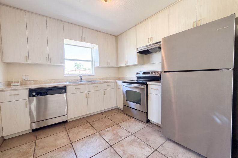 Photo 14 of 20 of 1418 S K St, Lake Worth Beach, FL