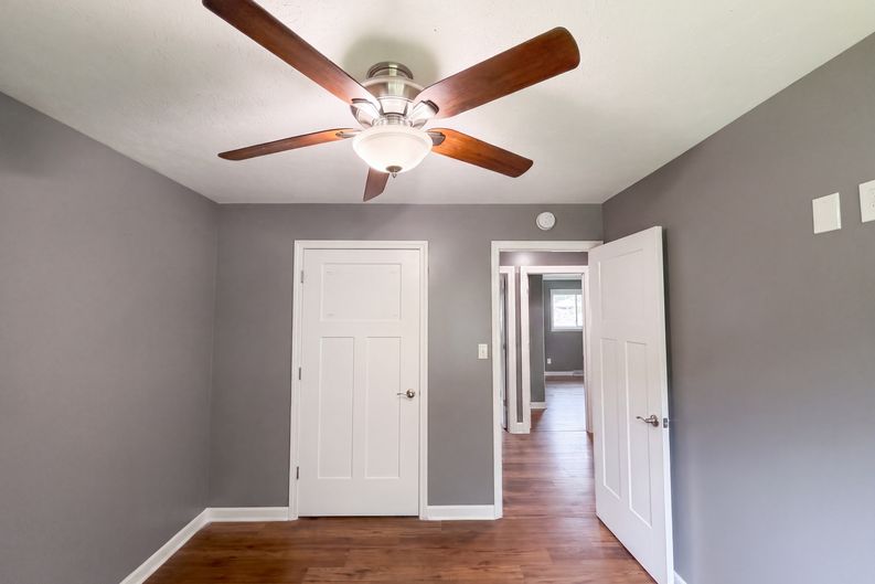 Photo 6 of 22 of 25142 Deerfield Dr, North Olmsted, OH