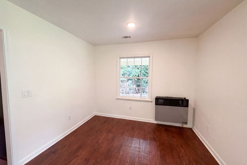 Photo 4 of 18 of 856 Glenway Dr, Atlanta, GA