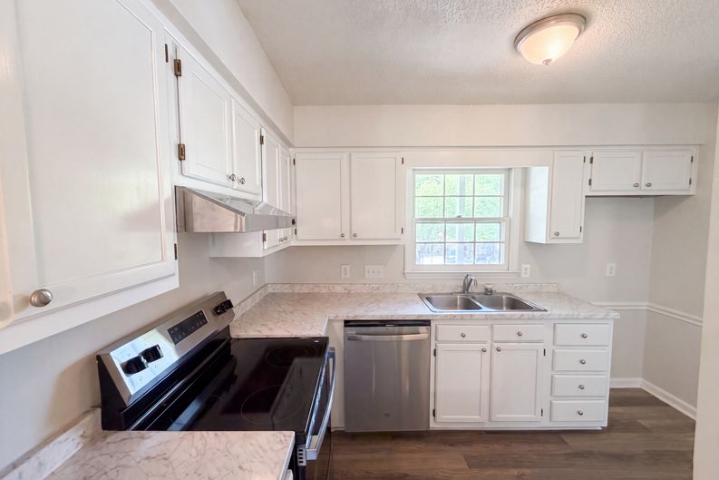 Photo 6 of 17 of 102 Old Maple Ln, Durham, NC