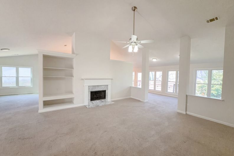 Photo 3 of 19 of 2840 Meridian Dr, Dacula, GA