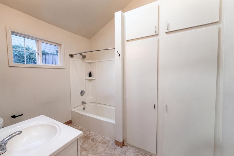 Photo 12 of 20 of 9886 SE 38th Ave, Portland, OR