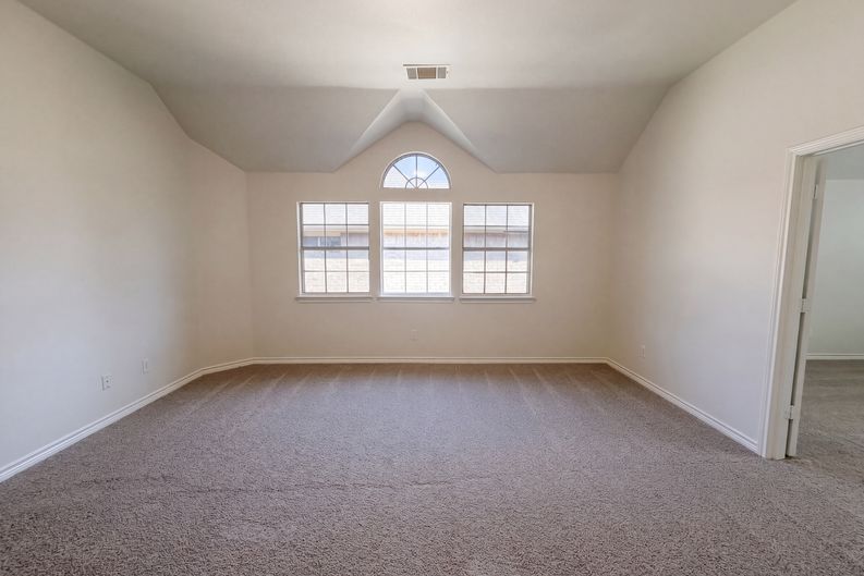 Photo 15 of 29 of 1803 High Meadow St, Glenn Heights, TX