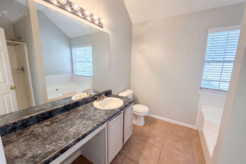 Photo 17 of 26 of 3045 Stonebridge Creek Dr, Lithonia, GA