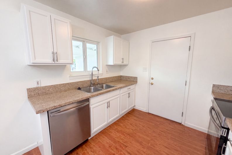 Photo 7 of 22 of 7550 Tamoshanter Way, Sacramento, CA