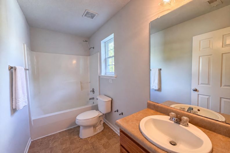 Photo 14 of 18 of 2502 Harwood Hills Ln, Charlotte, NC