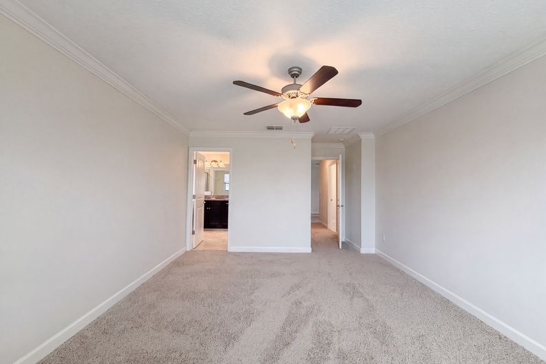 Photo 4 of 36 of 9709 Ivory Dr, Sun City Center, FL