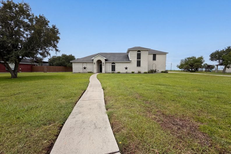 Photo 6 of 20 of 6041 King Trl, Corpus Christi, TX