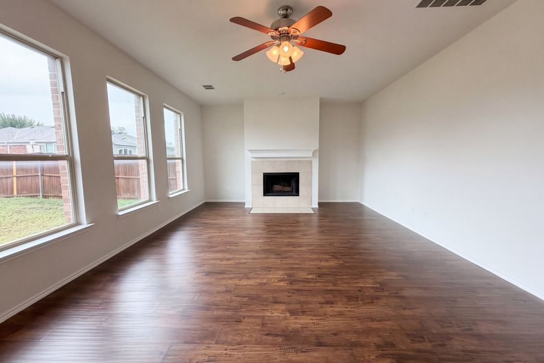 Photo 3 of 23 of 424 Cypress Hill Dr, McKinney, TX