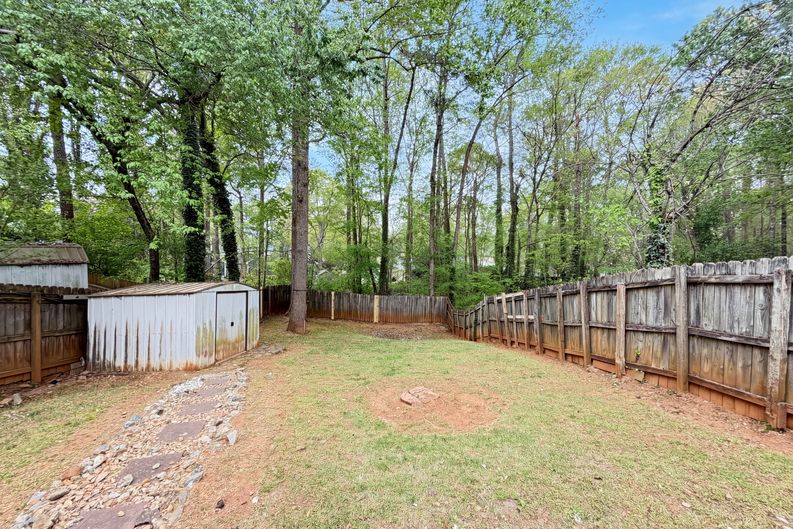 Photo 14 of 23 of 5073 Farm Valley Dr NE, Woodstock, GA