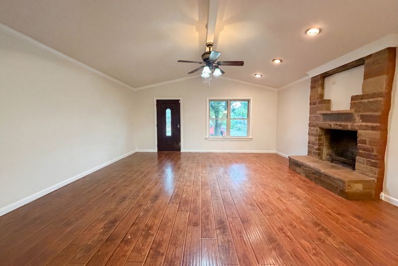 Photo 9 of 18 of 203 W Hogan Dr, Copperas Cove, TX