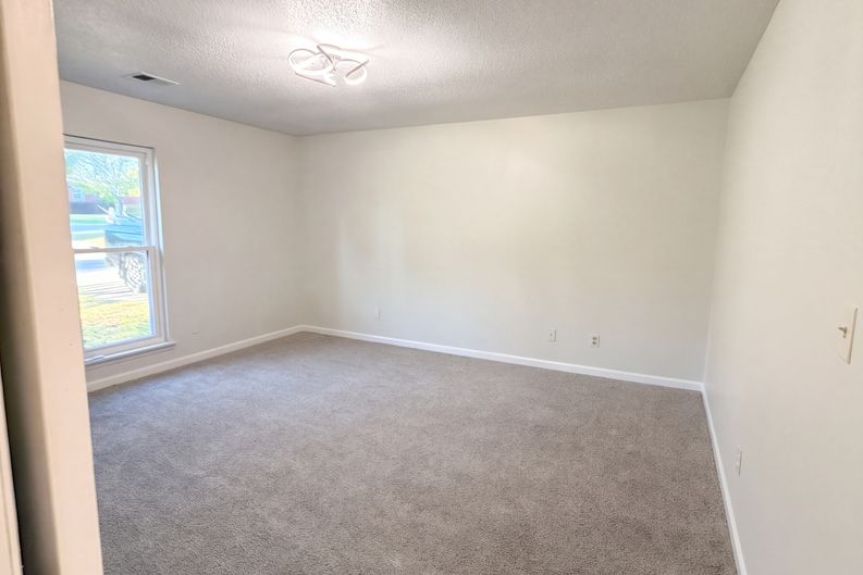 Photo 4 of 26 of 206 Ohara Dr, Albertville, AL