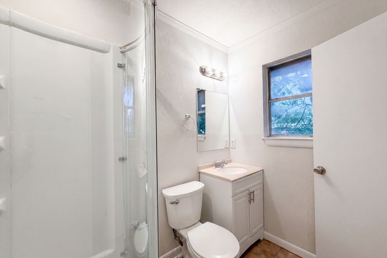 Photo 11 of 18 of 437 Denison Dr, Pottsboro, TX