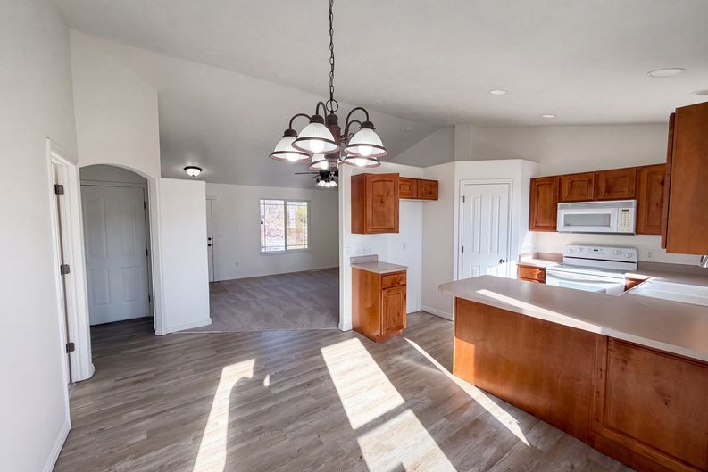 Photo 7 of 18 of 14273 S Heartstone Cir, Herriman, UT