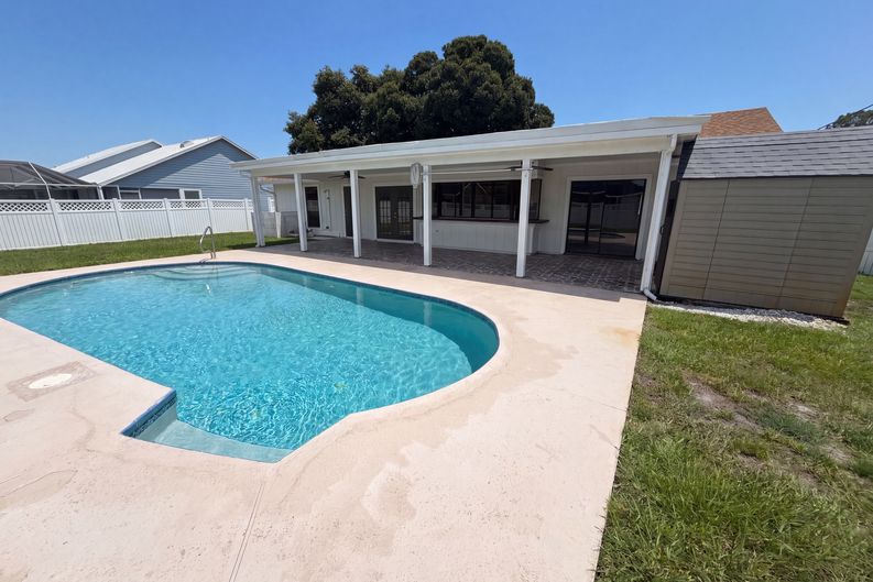 Photo 31 of 38 of 2305 SW Fern Cir, Port Saint Lucie, FL