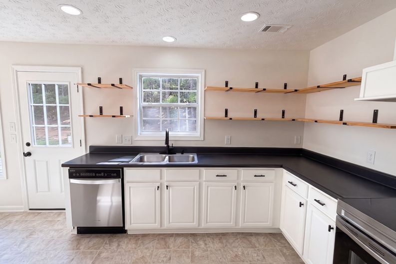 Photo 12 of 25 of 1668 Bennett Dr, McDonough, GA