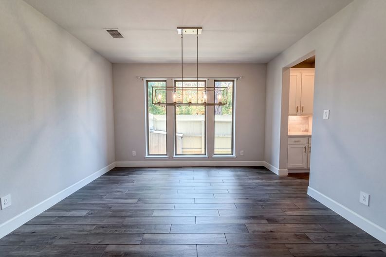 Photo 6 of 29 of 15418 Legacy Park Way, Pinehurst, TX