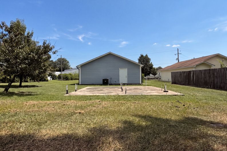 Photo 5 of 19 of 702 S Fayetteville Ave, Dunn, NC