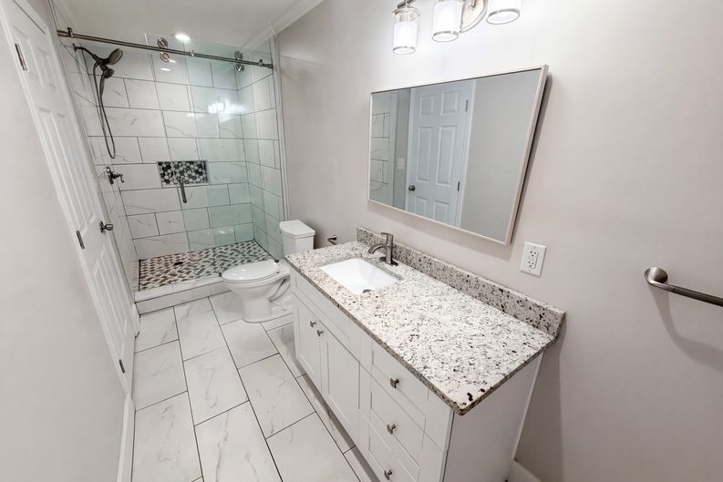 Photo 11 of 44 of 4000 Amberley Ln, Marietta, GA