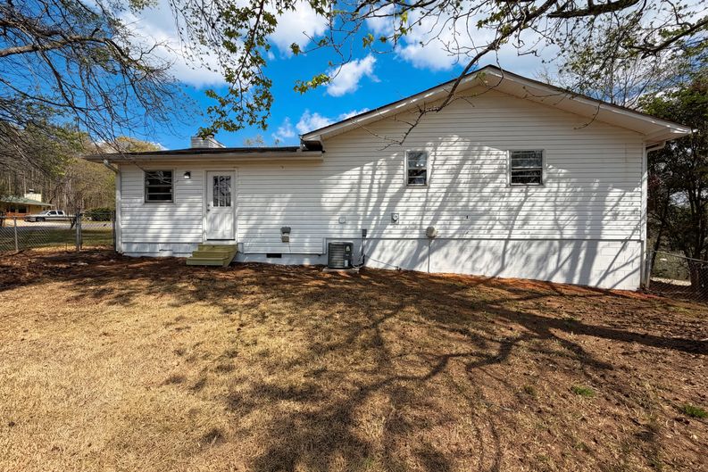 Photo 9 of 19 of 2405 Eric Ln, Douglasville, GA