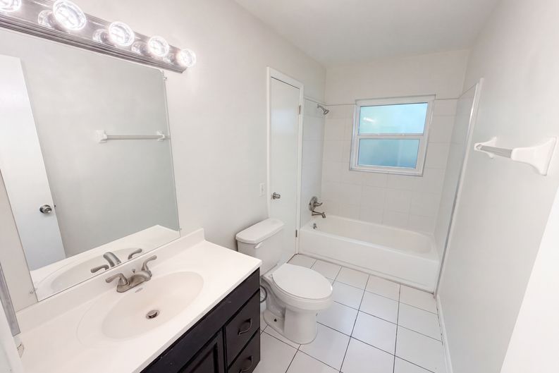 Photo 14 of 24 of 4511 Montclair Rd, Orlando, FL