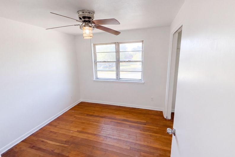 Photo 18 of 27 of 736 W Borden St, Sinton, TX