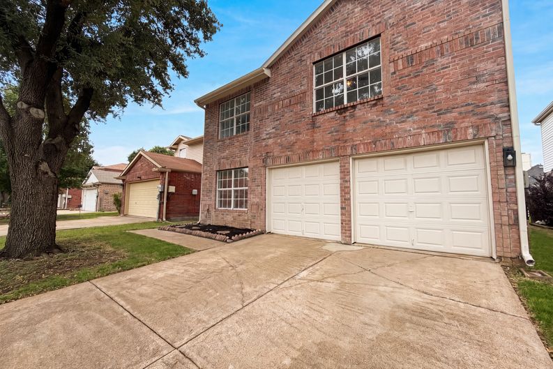 Photo 24 of 30 of 2026 Cardinal Ln, Lewisville, TX