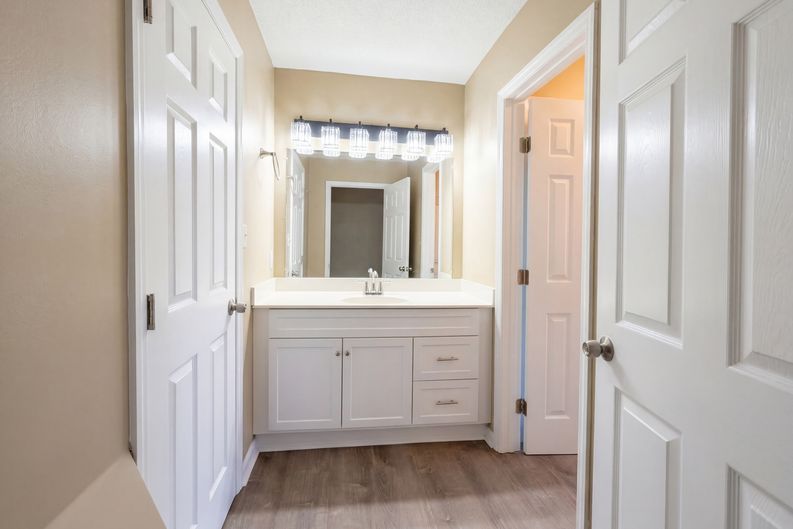 Photo 11 of 23 of 1157 Woodbridge Dr, Clarksville, TN