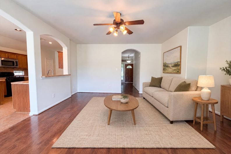 Photo 8 of 20 of 6843 Tammany Manor Ln, Spring, TX