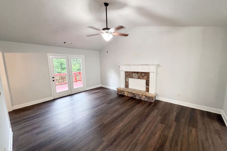 Photo 11 of 42 of 410 Redtail Rd, Jefferson, GA