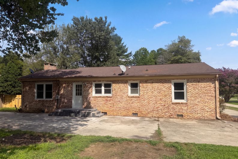 Photo 5 of 19 of 4503 Southern Webbing Mill Rd, Greensboro, NC