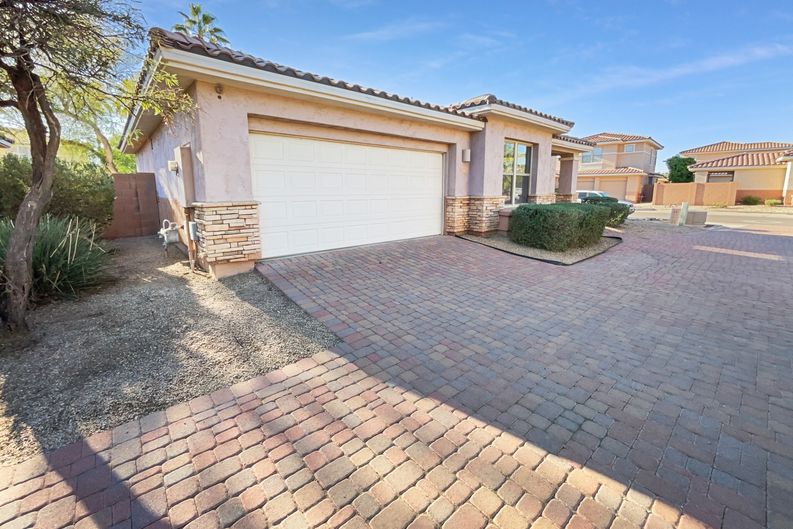 Photo 8 of 33 of 13613 W Cypress St, Goodyear, AZ