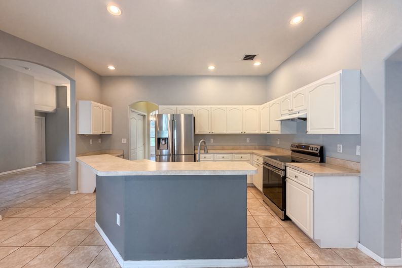 Photo 6 of 24 of 222 Taylor Bay Ln, Brandon, FL