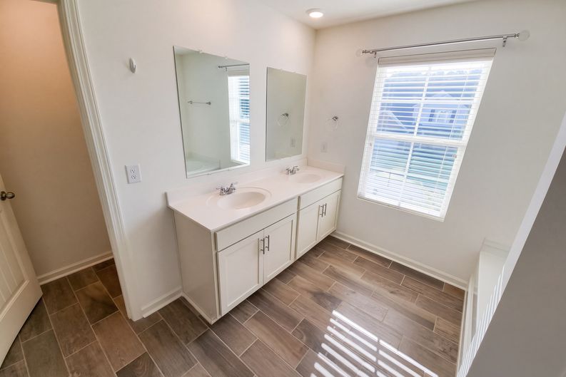 Photo 15 of 24 of 1105 Merion Dr, Calera, AL