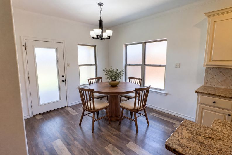 Photo 6 of 27 of 8809 10th St, Lubbock, TX