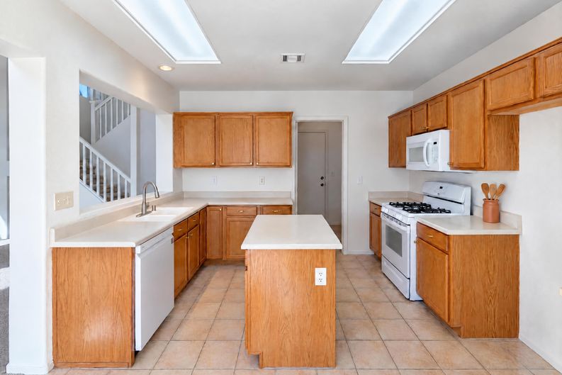 Photo 3 of 19 of 608 Saddle Rider Ct, Henderson, NV