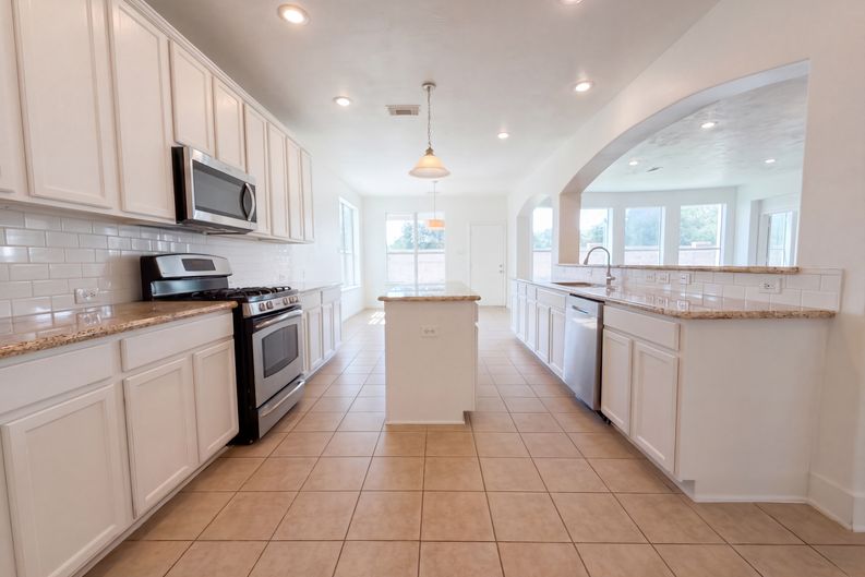 Photo 3 of 43 of 7618 Crescent Lake Ct, Rosenberg, TX