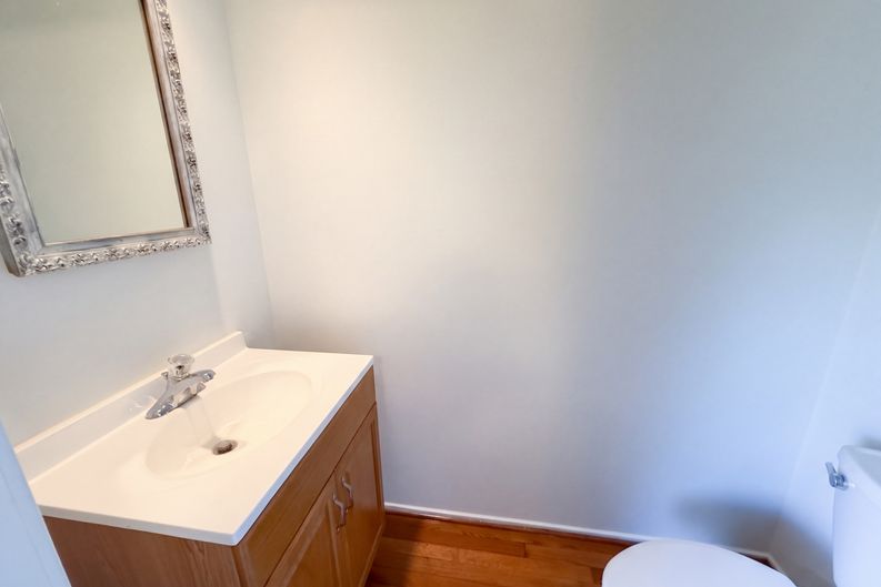 Photo 8 of 22 of 19109 Capehart Dr, Montgomery Village, MD