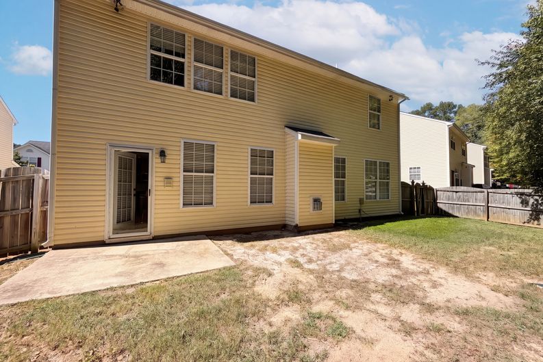 Photo 5 of 19 of 2619 Dutch Grove Cir, Raleigh, NC