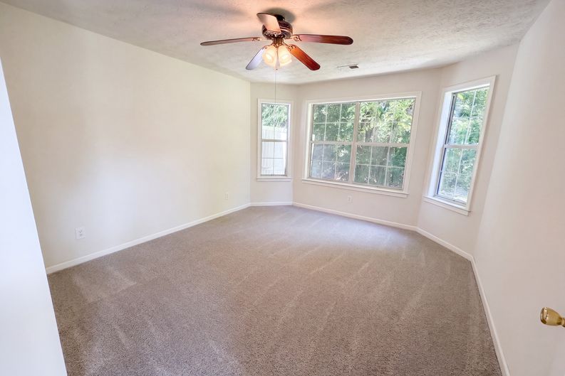 Photo 4 of 21 of 1337 Parkside Club Dr, Lawrenceville, GA