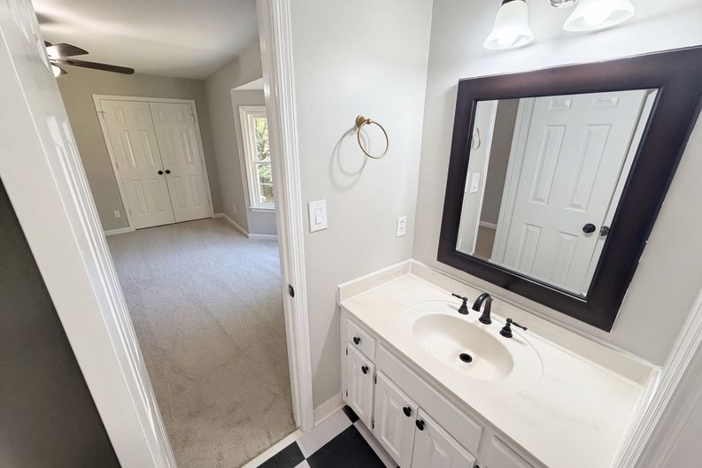 Photo 34 of 58 of 984 Forest Pond Ct, Marietta, GA