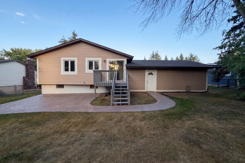 Photo 5 of 23 of 1896 Richal Dr, Woodbury, MN
