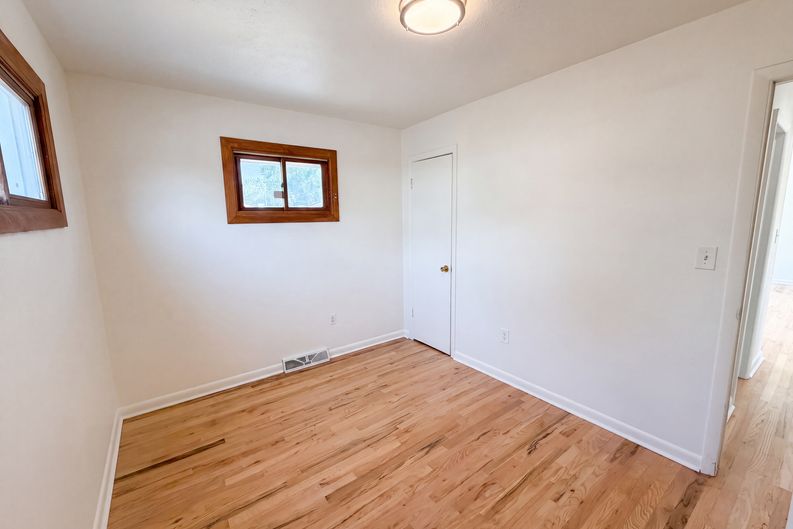 Photo 11 of 23 of 9190 Cypress Dr, Thornton, CO